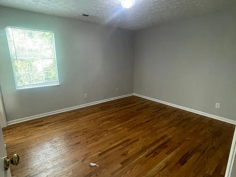 1215 Overton Ln — Photo 14