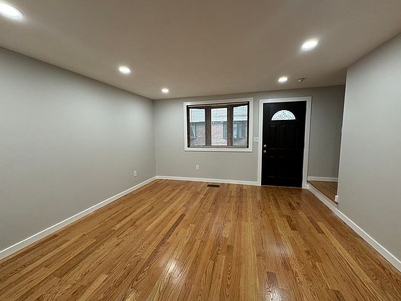 4th image of 41 Ashford St #41