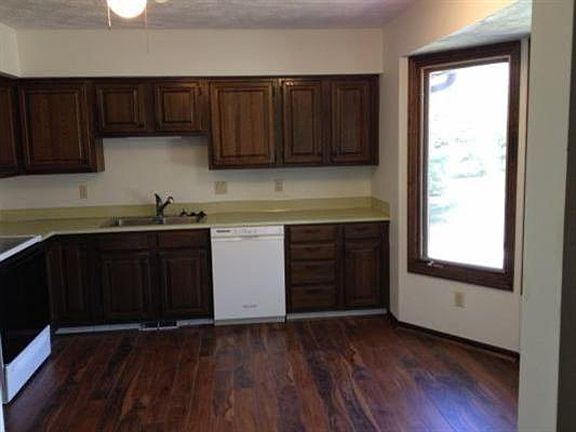 5th image of 2301 S 72nd St