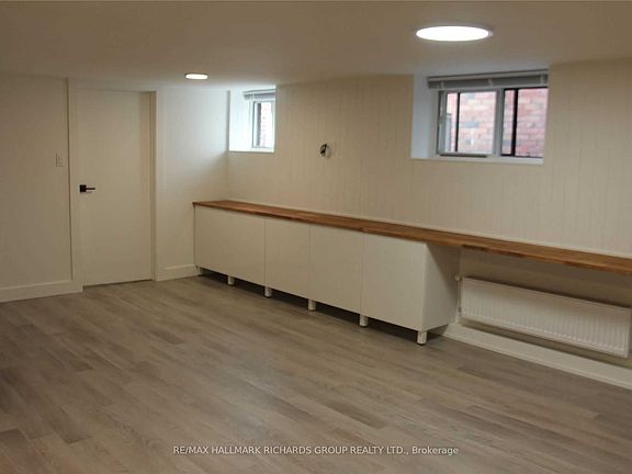 3rd image of 34 Hammersmith Ave