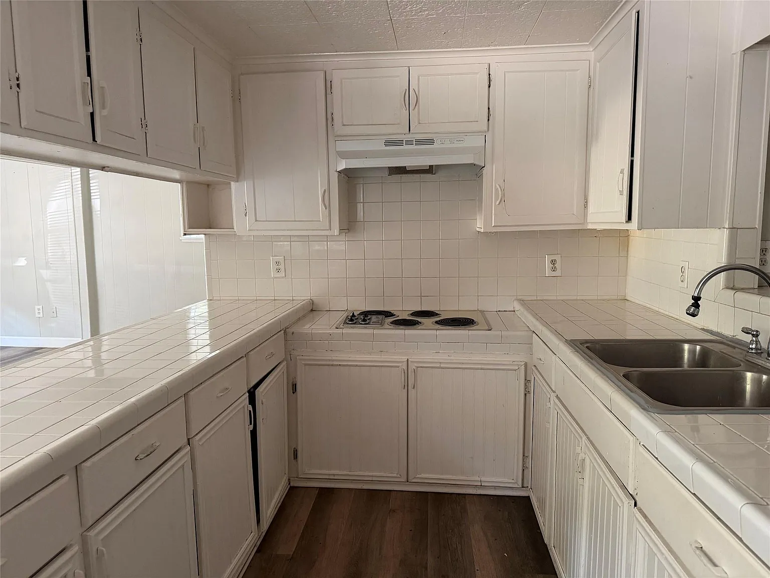 3 bed, 2.0 bath, 1412 sqft, $1,400 — Photo 1