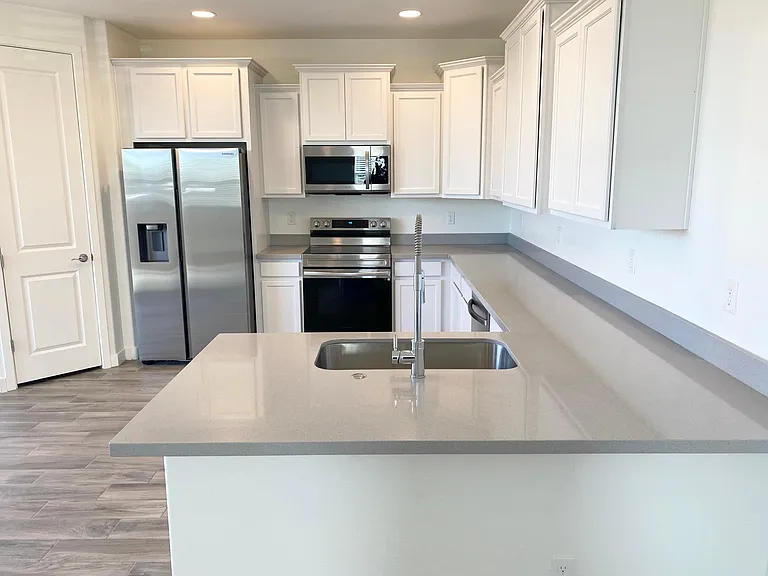 5459 S Dillon Cir — Photo 2