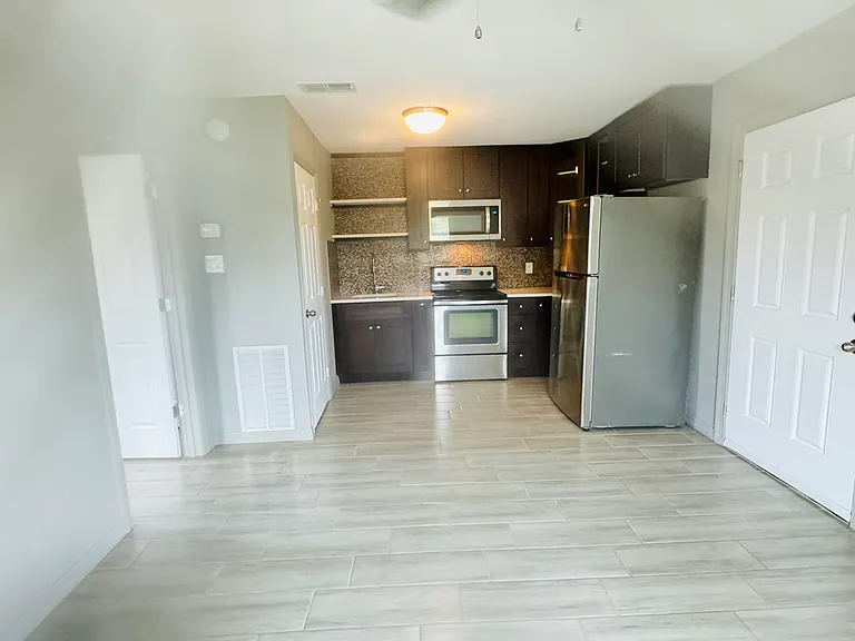 71 Rockefeller Dr #A — Photo 9