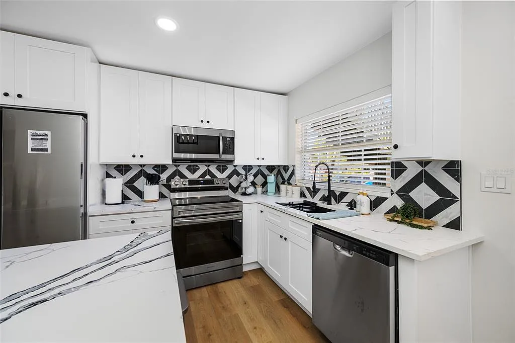 2 bed, 2.0 bath, 855 sqft, $2,100 — Photo 4