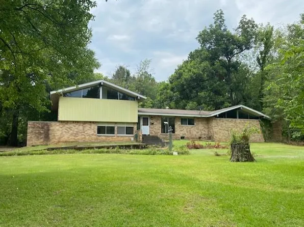812 Strayhorn St, Senatobia, MS 38668