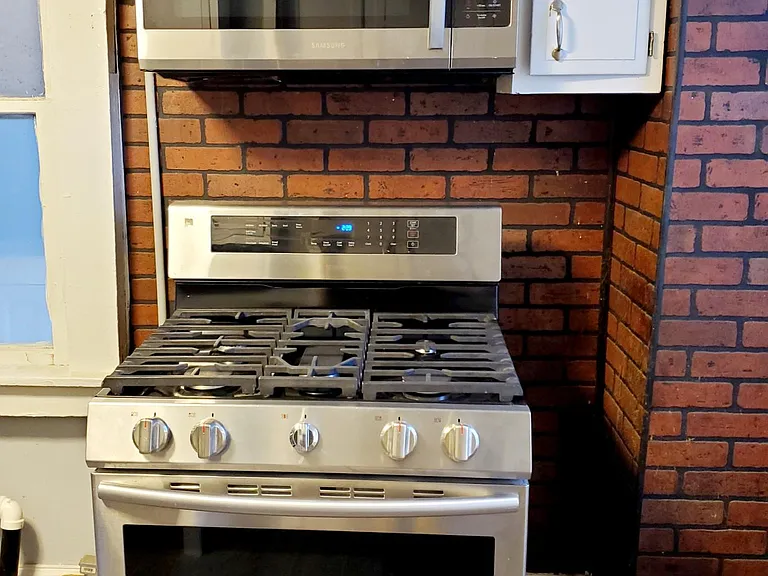 134 Blair St — Photo 2
