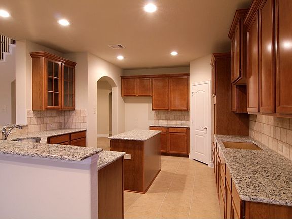 3rd image of 2822 Knob Hill St