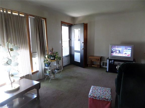 4th image of 410 Fairway Blvd