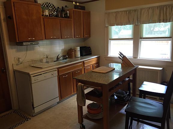 Spacious Eat-In Kitchen