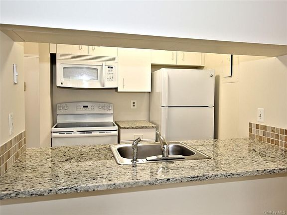 3rd image of 25 Rockledge Ave APT 812E