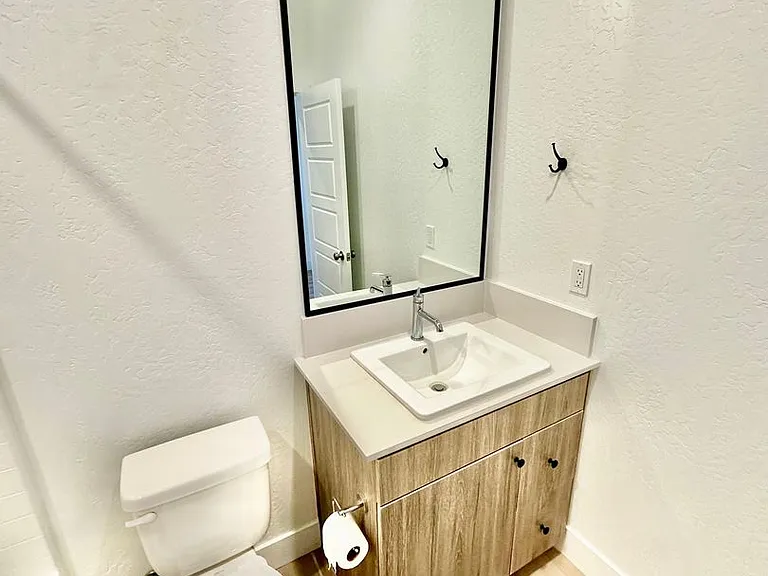 580 N Adler Ln — Photo 18