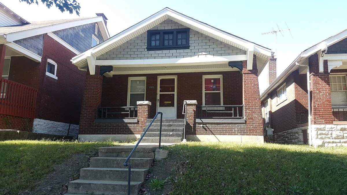 8415 North Broadway photo 1
