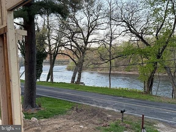 3rd image of 4192 River Rd