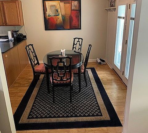 Kitchen/dining room table