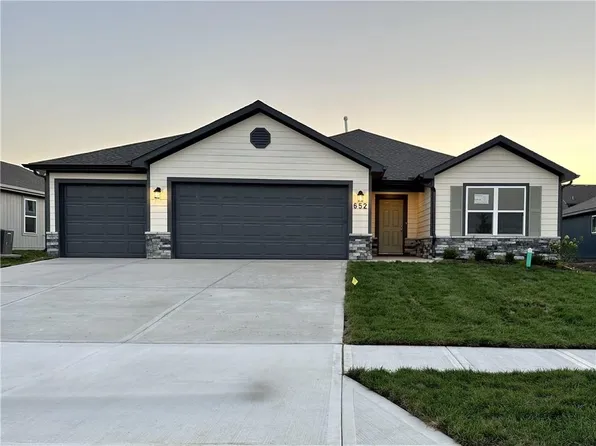 652 N Pear St, Gardner, KS 66030