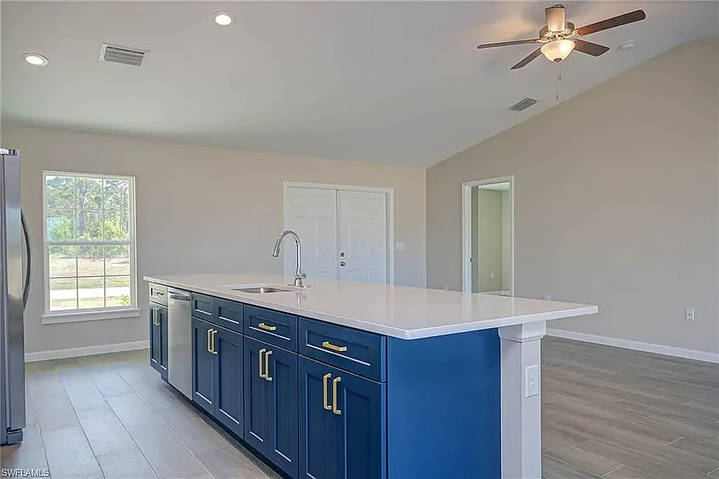 4 bed, 2458 sqft, $3,025 — Photo 3