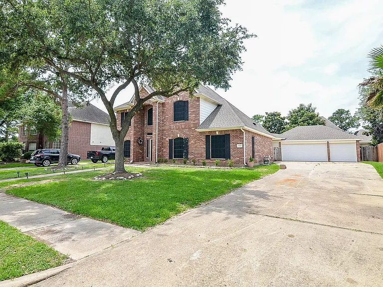 9211 Abbey Chase Ln — Photo 2