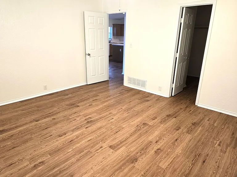 1802 Berkley Ave — Photo 7