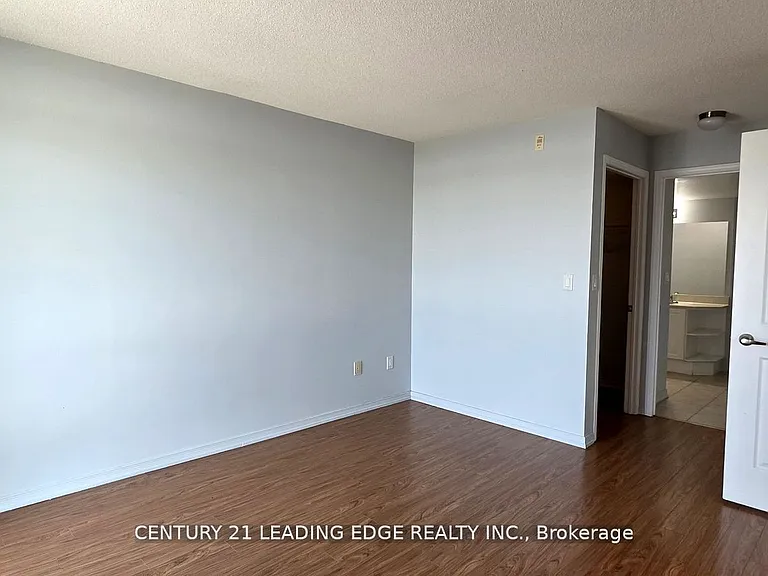 18 Valley Woods Rd #Penthouse 204 — Photo 19