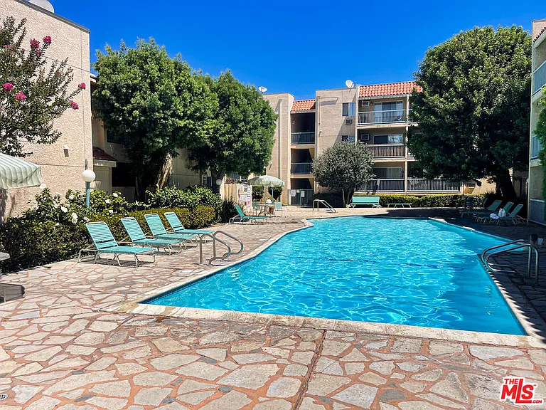 18307 Burbank Blvd #202 — Photo 11