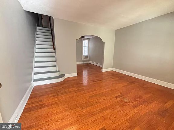 3rd image of 4737 Oakmont St