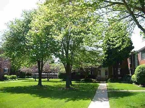 4th image of 760 E Fox Hills Dr #1
