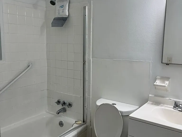 1 bedroom apartment — Photo 13