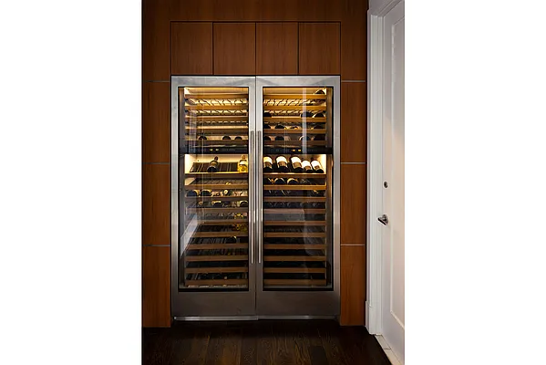 Sold by Warburg | media 4