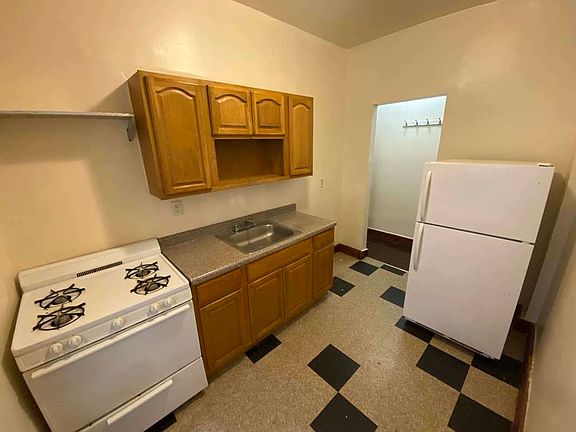 3rd image of 717 Avenue C #2