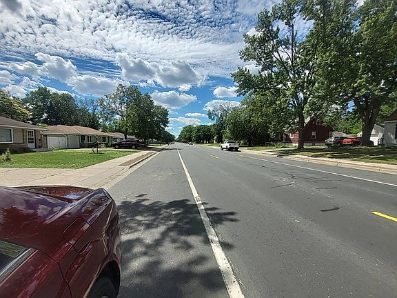 5th image of 6047 Dupont Ave N