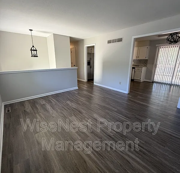 1820 E Cherokee Ln — Photo 5