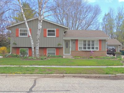 825 Wellington Dr, West Bend, WI, 53090