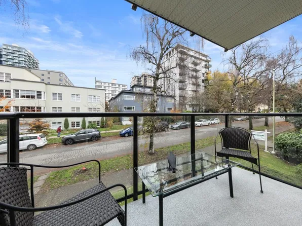 1554 Burnaby St #201, Vancouver, BC V6G 1W9