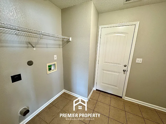 2506 Boxford Ln — Photo 7