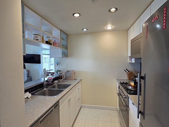 3rd image of 939 Expo Blvd #3008