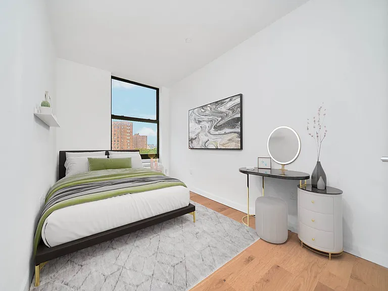 2338 2nd Ave #8B — Photo 2