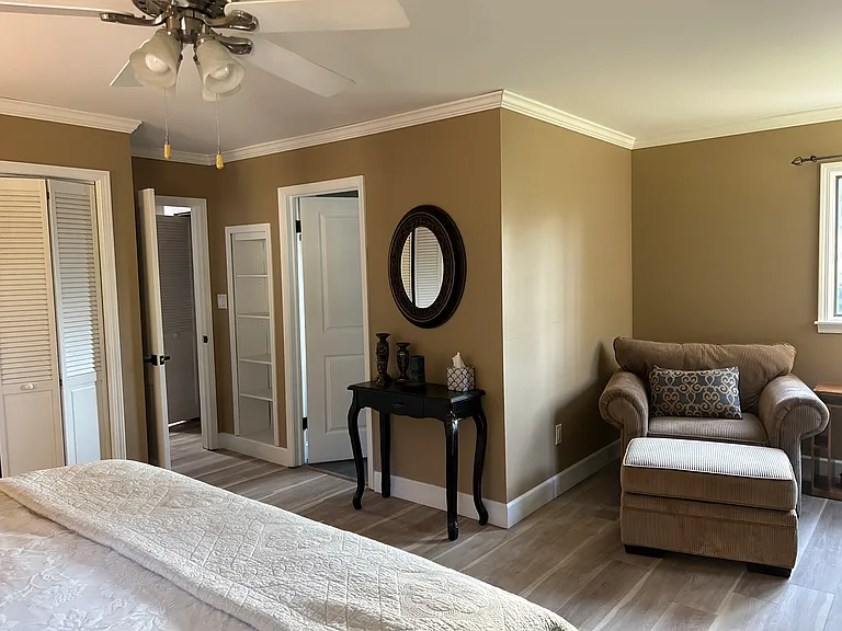 Master sitting area