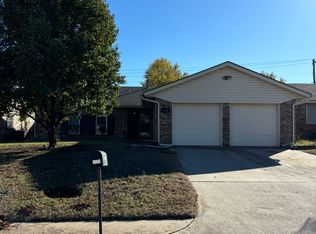 126 Chickasaw Ln, Yukon, OK 73099