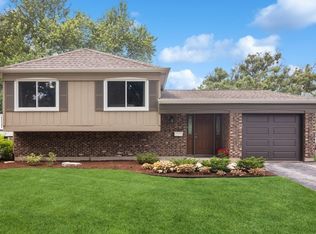 8000 Everglade Ave, Woodridge, IL 60517
