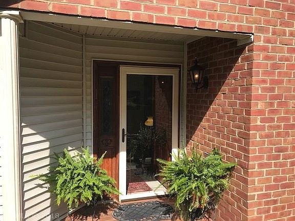 4th image of 1012 Chateau Ct