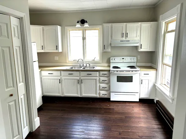 615 Clay St APT 2, Manchester, NH 03103