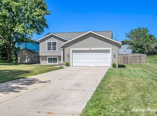 883 Rosewood St, Jenison, MI 49428