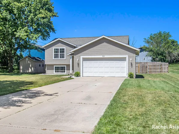 883 Rosewood St, Jenison, MI 49428