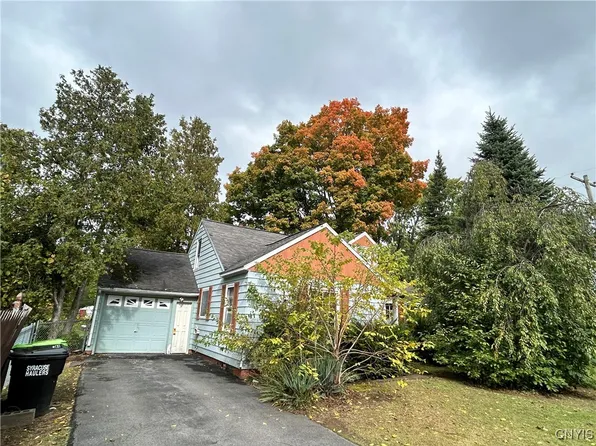 201 Hyland Dr, North Syracuse, NY 13212