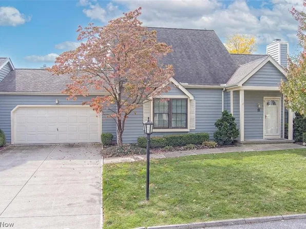 28 Pond Dr #28, Rocky River, OH 44116