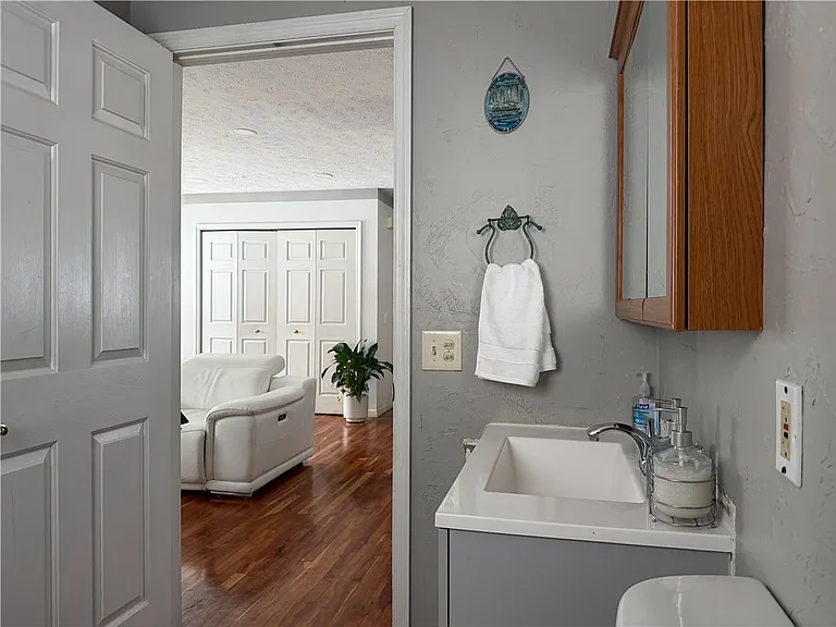 112 Central Dr — Photo 22