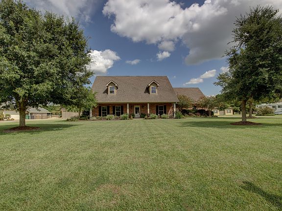 2nd image of 105 Lantana Ct