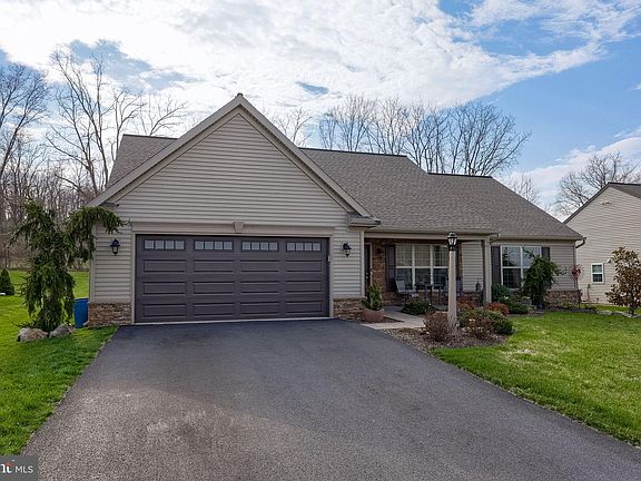 3rd image of 218 Sweet Birch Ln