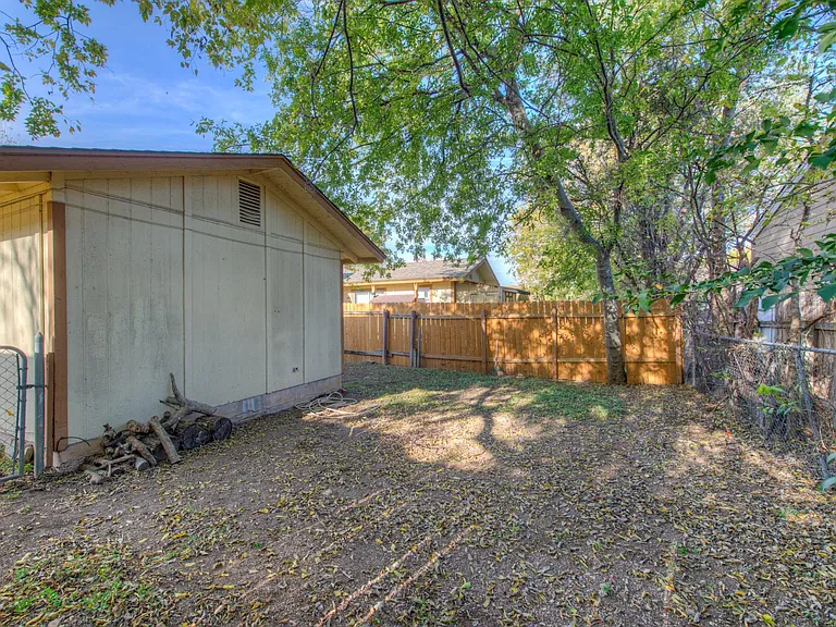 6303 Emerald Forest Dr #B — Photo 15