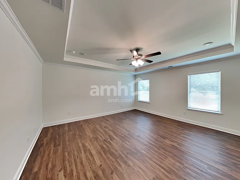 889 Carnaby Ln — Photo 11